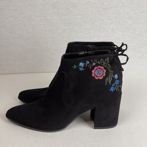 Unisa Black Floral Embroidered Boots - 8.5